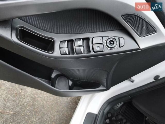 Белый Хендай Элантра, объемом двигателя 1.8 л и пробегом 187 тыс. км за 7700 $, фото 31 на Automoto.ua