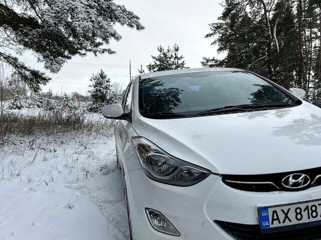 Белый Хендай Элантра, объемом двигателя 1.8 л и пробегом 40 тыс. км за 13000 $, фото 2 на Automoto.ua