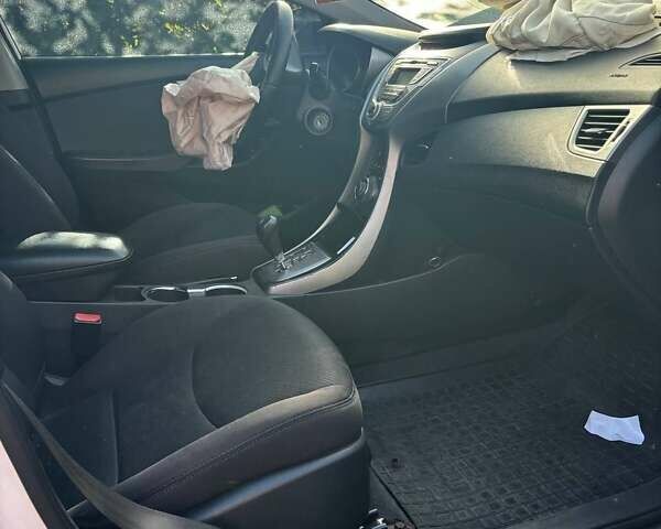 Белый Хендай Элантра, объемом двигателя 1.59 л и пробегом 194 тыс. км за 4000 $, фото 14 на Automoto.ua