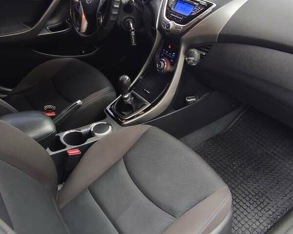 Белый Хендай Элантра, объемом двигателя 1.59 л и пробегом 113 тыс. км за 10300 $, фото 9 на Automoto.ua