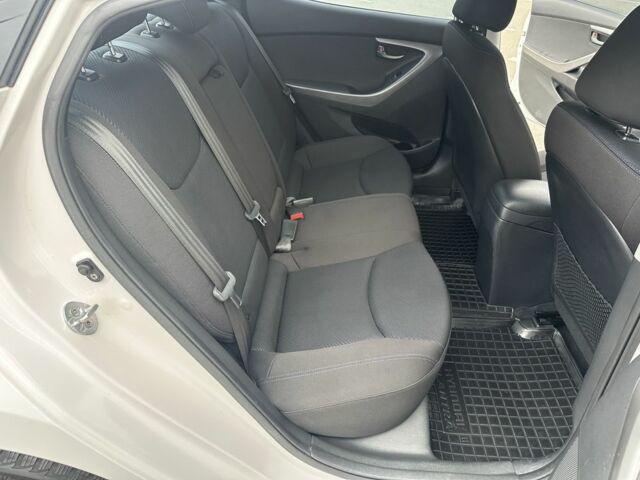 Белый Хендай Элантра, объемом двигателя 1.6 л и пробегом 107 тыс. км за 9700 $, фото 7 на Automoto.ua