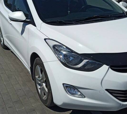 Белый Хендай Элантра, объемом двигателя 1.8 л и пробегом 216 тыс. км за 9000 $, фото 1 на Automoto.ua