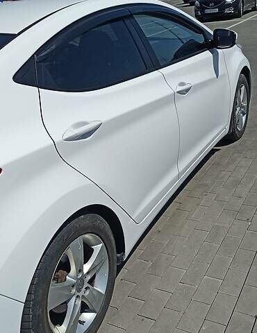 Белый Хендай Элантра, объемом двигателя 1.8 л и пробегом 182 тыс. км за 8800 $, фото 2 на Automoto.ua