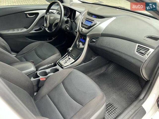 Белый Хендай Элантра, объемом двигателя 1.8 л и пробегом 229 тыс. км за 8900 $, фото 33 на Automoto.ua