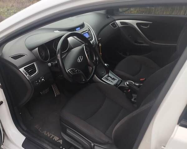 Белый Хендай Элантра, объемом двигателя 1.8 л и пробегом 178 тыс. км за 10200 $, фото 6 на Automoto.ua