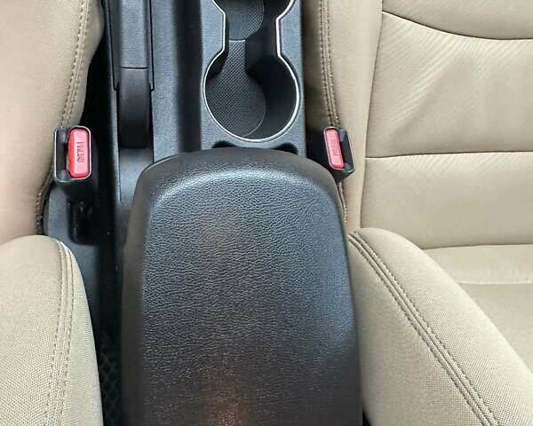 Белый Хендай Элантра, объемом двигателя 1.8 л и пробегом 199 тыс. км за 7900 $, фото 14 на Automoto.ua