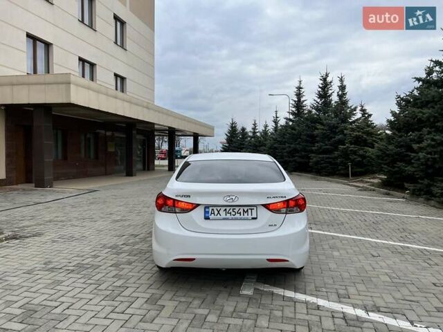 Белый Хендай Элантра, объемом двигателя 1.8 л и пробегом 229 тыс. км за 8900 $, фото 7 на Automoto.ua