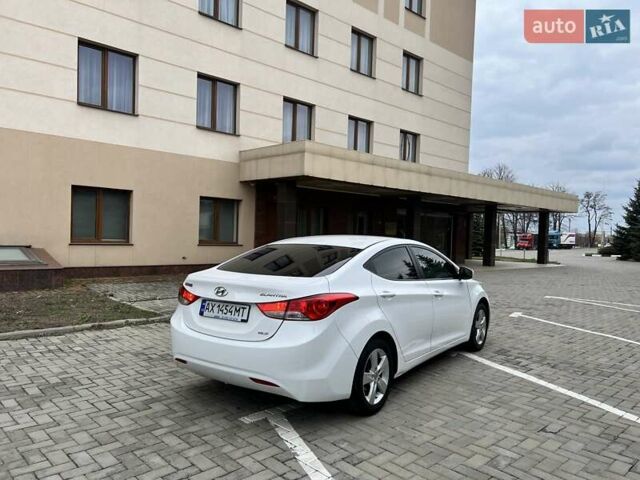 Белый Хендай Элантра, объемом двигателя 1.8 л и пробегом 229 тыс. км за 8900 $, фото 8 на Automoto.ua