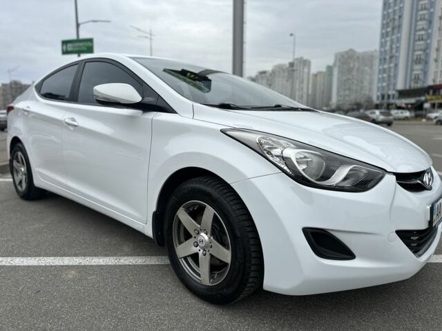 Белый Хендай Элантра, объемом двигателя 1.6 л и пробегом 107 тыс. км за 9700 $, фото 3 на Automoto.ua