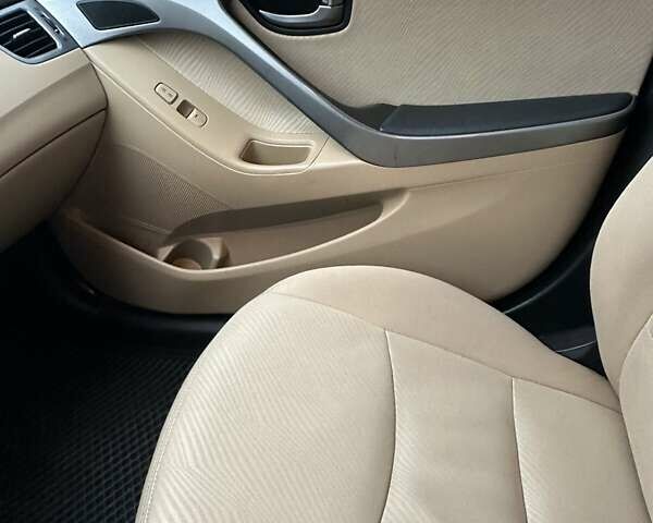 Белый Хендай Элантра, объемом двигателя 1.8 л и пробегом 199 тыс. км за 7900 $, фото 11 на Automoto.ua