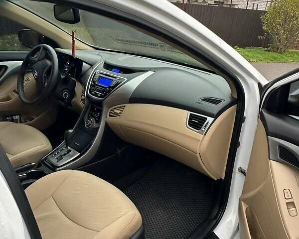 Белый Хендай Элантра, объемом двигателя 1.8 л и пробегом 199 тыс. км за 7900 $, фото 9 на Automoto.ua