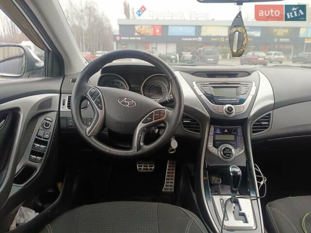 Белый Хендай Элантра, объемом двигателя 1.8 л и пробегом 125 тыс. км за 9199 $, фото 4 на Automoto.ua