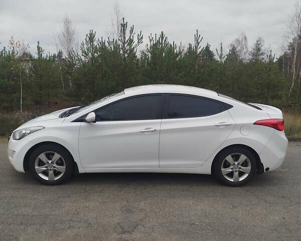 Белый Хендай Элантра, объемом двигателя 1.8 л и пробегом 178 тыс. км за 10200 $, фото 1 на Automoto.ua