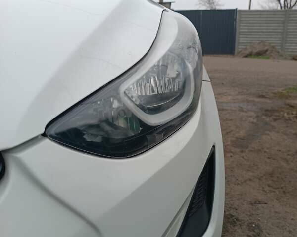 Білий Хендай Елантра, об'ємом двигуна 1.59 л та пробігом 240 тис. км за 9500 $, фото 7 на Automoto.ua