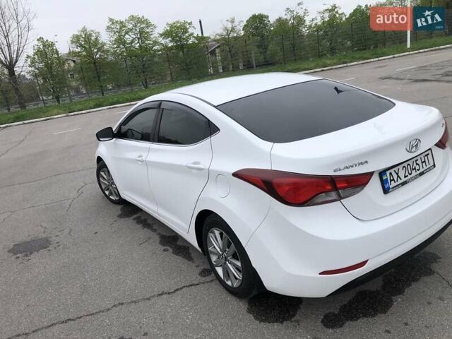 Белый Хендай Элантра, объемом двигателя 1.8 л и пробегом 156 тыс. км за 10300 $, фото 1 на Automoto.ua