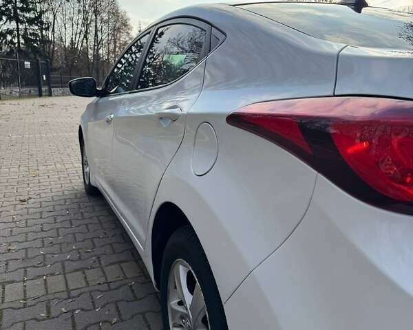 Білий Хендай Елантра, об'ємом двигуна 1.8 л та пробігом 155 тис. км за 7400 $, фото 6 на Automoto.ua