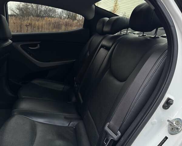 Хендай Елантра 2014 у Сумах на Automoto.ua Білий Хендай Елантра, об'ємом двигуна 1.8 л та пробігом 198 тис. км за 7800 $, фото 8 на Automoto.ua