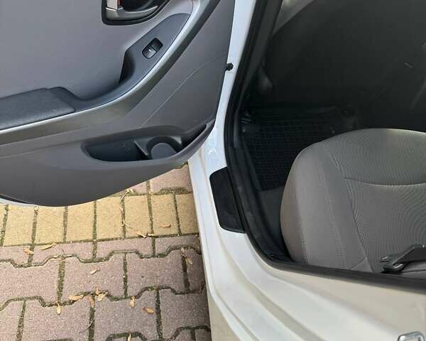 Білий Хендай Елантра, об'ємом двигуна 1.8 л та пробігом 155 тис. км за 7400 $, фото 25 на Automoto.ua