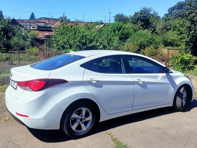 Белый Хендай Элантра, объемом двигателя 1.8 л и пробегом 175 тыс. км за 8700 $, фото 5 на Automoto.ua