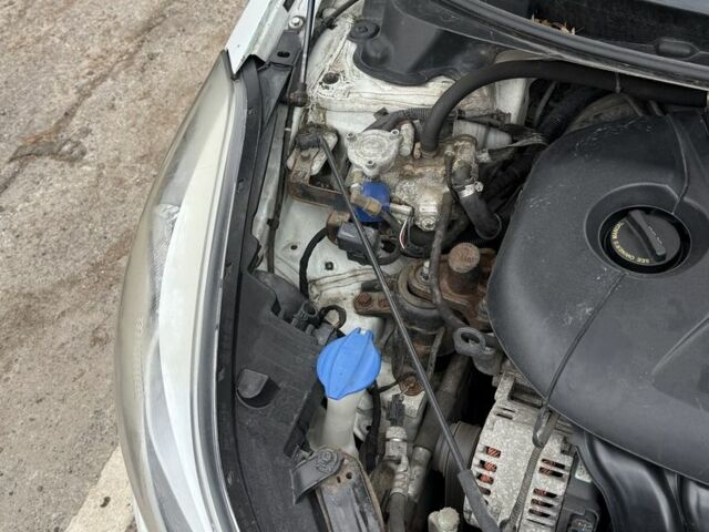 Белый Хендай Элантра, объемом двигателя 1.8 л и пробегом 181 тыс. км за 6873 $, фото 18 на Automoto.ua