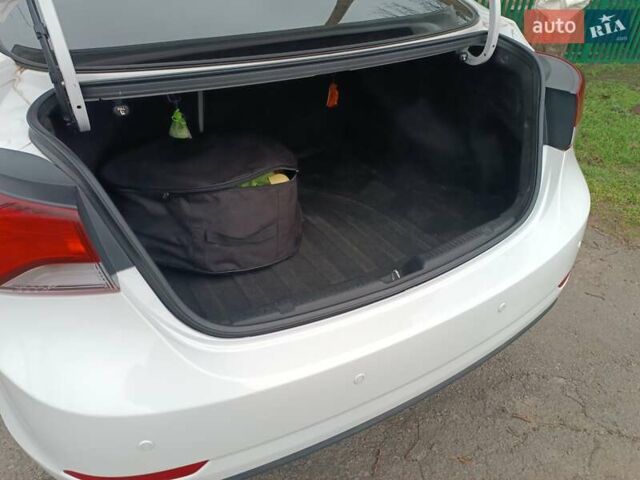Білий Хендай Елантра, об'ємом двигуна 1.59 л та пробігом 240 тис. км за 9500 $, фото 13 на Automoto.ua
