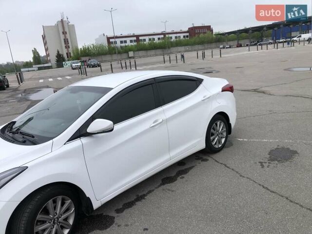 Белый Хендай Элантра, объемом двигателя 1.8 л и пробегом 156 тыс. км за 10300 $, фото 5 на Automoto.ua