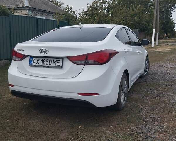 Белый Хендай Элантра, объемом двигателя 1.8 л и пробегом 128 тыс. км за 9500 $, фото 1 на Automoto.ua