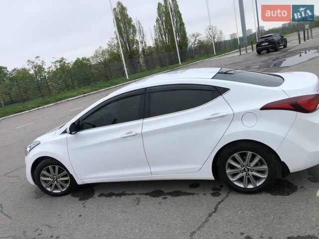 Белый Хендай Элантра, объемом двигателя 1.8 л и пробегом 156 тыс. км за 10300 $, фото 4 на Automoto.ua