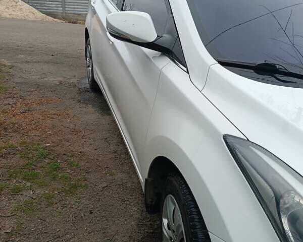 Білий Хендай Елантра, об'ємом двигуна 1.59 л та пробігом 240 тис. км за 9500 $, фото 5 на Automoto.ua