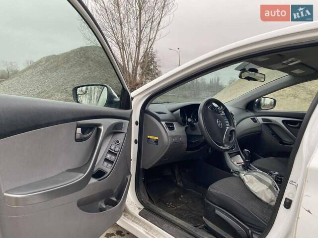 Білий Хендай Елантра, об'ємом двигуна 1.8 л та пробігом 130 тис. км за 8000 $, фото 4 на Automoto.ua