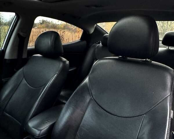 Хендай Елантра 2014 у Сумах на Automoto.ua Білий Хендай Елантра, об'ємом двигуна 1.8 л та пробігом 198 тис. км за 7800 $, фото 7 на Automoto.ua