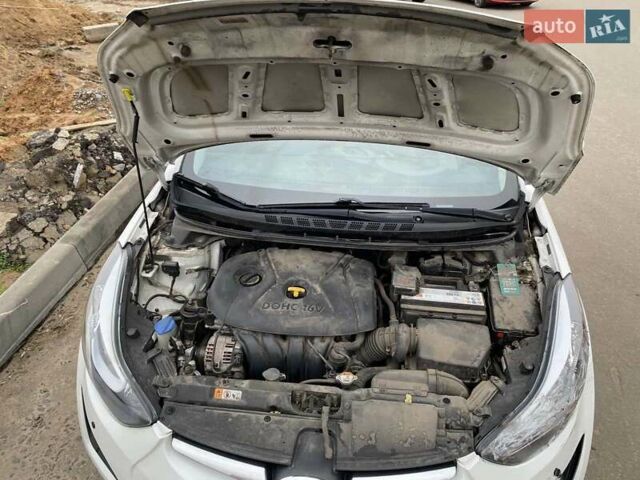 Білий Хендай Елантра, об'ємом двигуна 1.8 л та пробігом 130 тис. км за 8000 $, фото 6 на Automoto.ua