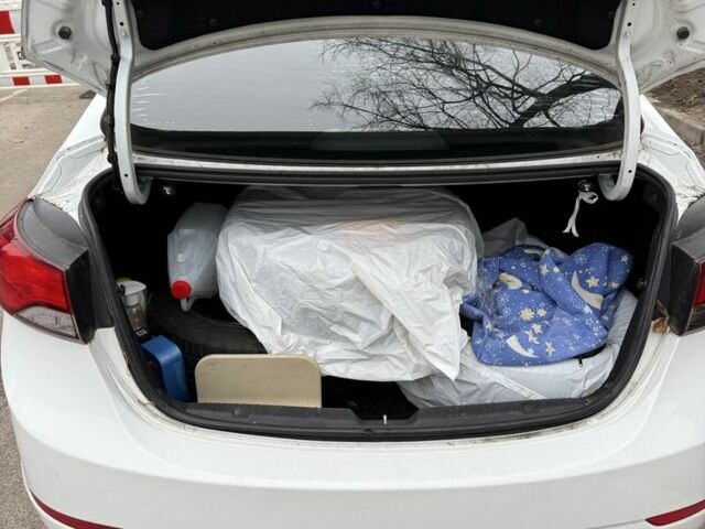 Белый Хендай Элантра, объемом двигателя 1.8 л и пробегом 181 тыс. км за 6873 $, фото 16 на Automoto.ua