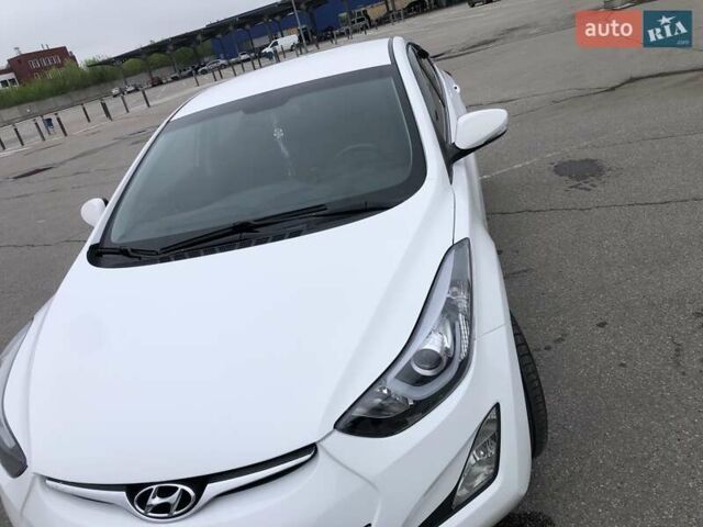 Белый Хендай Элантра, объемом двигателя 1.8 л и пробегом 156 тыс. км за 10300 $, фото 3 на Automoto.ua