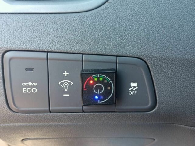 Белый Хендай Элантра, объемом двигателя 1.8 л и пробегом 175 тыс. км за 8700 $, фото 8 на Automoto.ua