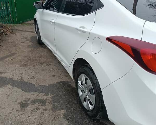 Білий Хендай Елантра, об'ємом двигуна 1.59 л та пробігом 240 тис. км за 9500 $, фото 3 на Automoto.ua