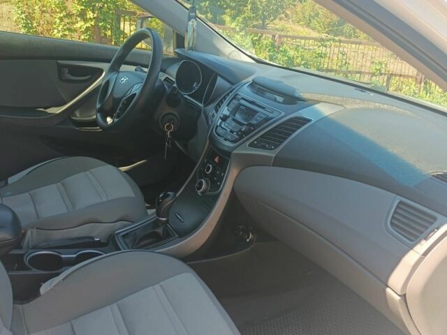 Белый Хендай Элантра, объемом двигателя 1.8 л и пробегом 175 тыс. км за 8700 $, фото 7 на Automoto.ua