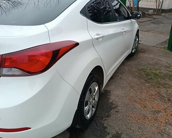 Білий Хендай Елантра, об'ємом двигуна 1.59 л та пробігом 240 тис. км за 9500 $, фото 4 на Automoto.ua