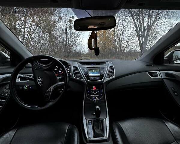 Хендай Елантра 2014 у Сумах на Automoto.ua Білий Хендай Елантра, об'ємом двигуна 1.8 л та пробігом 198 тис. км за 7800 $, фото 6 на Automoto.ua