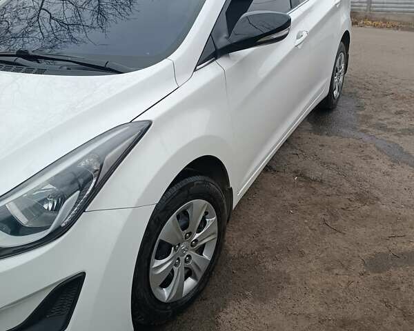 Білий Хендай Елантра, об'ємом двигуна 1.59 л та пробігом 240 тис. км за 9500 $, фото 6 на Automoto.ua