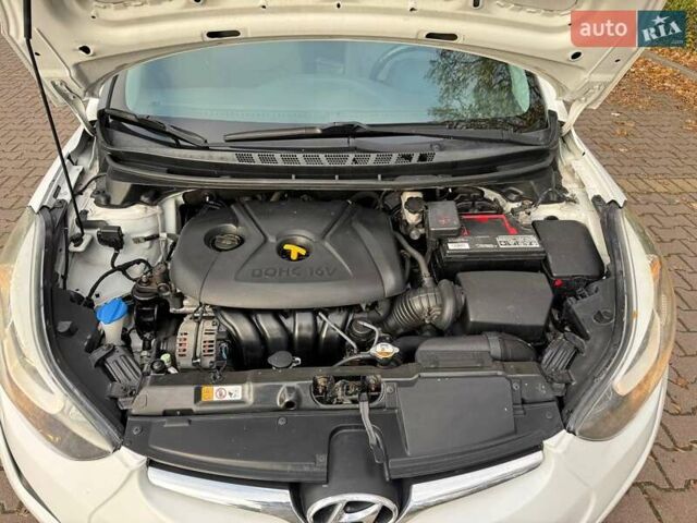 Білий Хендай Елантра, об'ємом двигуна 1.8 л та пробігом 155 тис. км за 7400 $, фото 19 на Automoto.ua