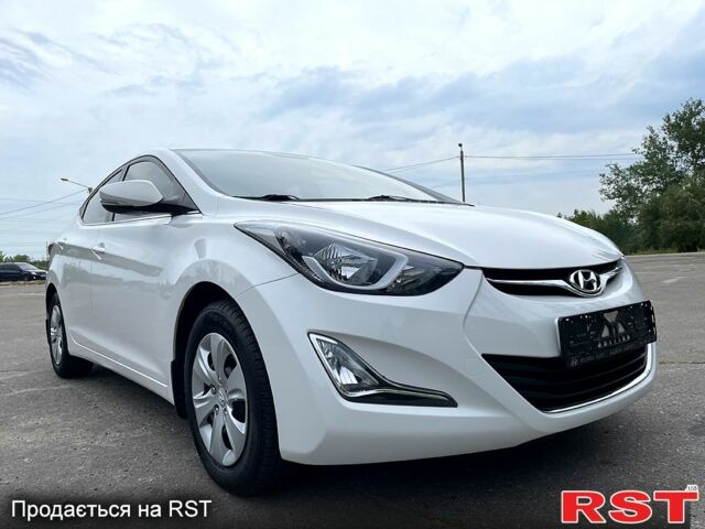 Білий Хендай Елантра, об'ємом двигуна 1.6 л та пробігом 69 тис. км за 10000 $, фото 4 на Automoto.ua