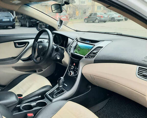 Білий Хендай Елантра, об'ємом двигуна 1.8 л та пробігом 150 тис. км за 8700 $, фото 6 на Automoto.ua