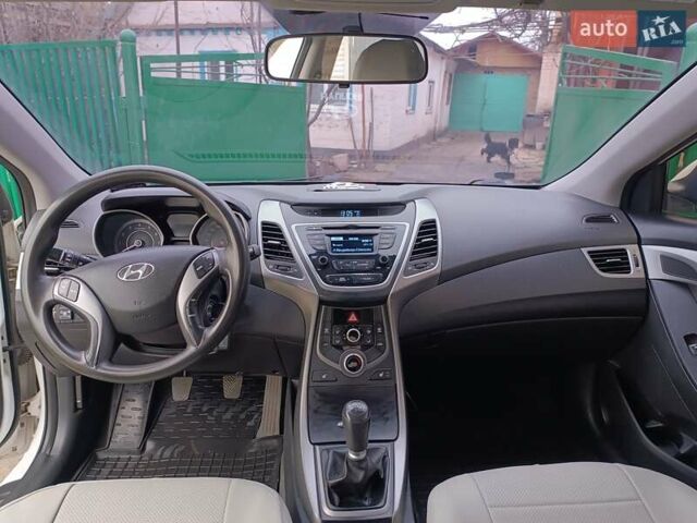 Білий Хендай Елантра, об'ємом двигуна 1.59 л та пробігом 240 тис. км за 9500 $, фото 17 на Automoto.ua