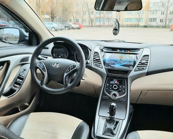 Білий Хендай Елантра, об'ємом двигуна 1.8 л та пробігом 150 тис. км за 8700 $, фото 8 на Automoto.ua