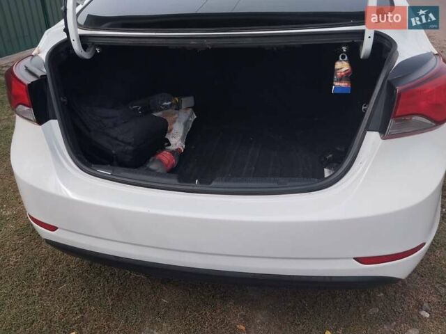 Белый Хендай Элантра, объемом двигателя 1.8 л и пробегом 128 тыс. км за 9500 $, фото 3 на Automoto.ua