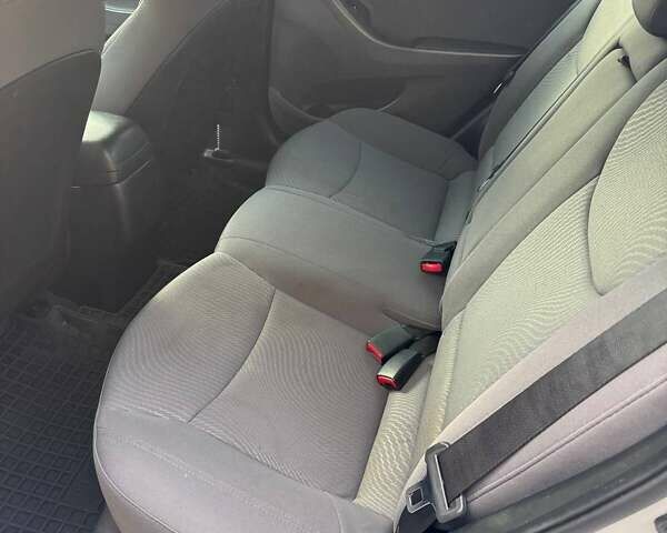 Білий Хендай Елантра, об'ємом двигуна 1.8 л та пробігом 155 тис. км за 7400 $, фото 26 на Automoto.ua