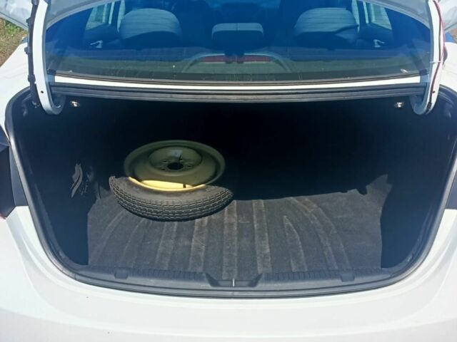 Белый Хендай Элантра, объемом двигателя 1.8 л и пробегом 175 тыс. км за 8700 $, фото 12 на Automoto.ua