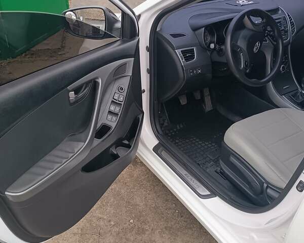 Білий Хендай Елантра, об'ємом двигуна 1.59 л та пробігом 240 тис. км за 9500 $, фото 21 на Automoto.ua