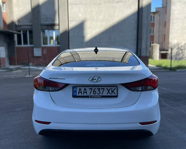 Белый Хендай Элантра, объемом двигателя 1.8 л и пробегом 117 тыс. км за 8800 $, фото 6 на Automoto.ua